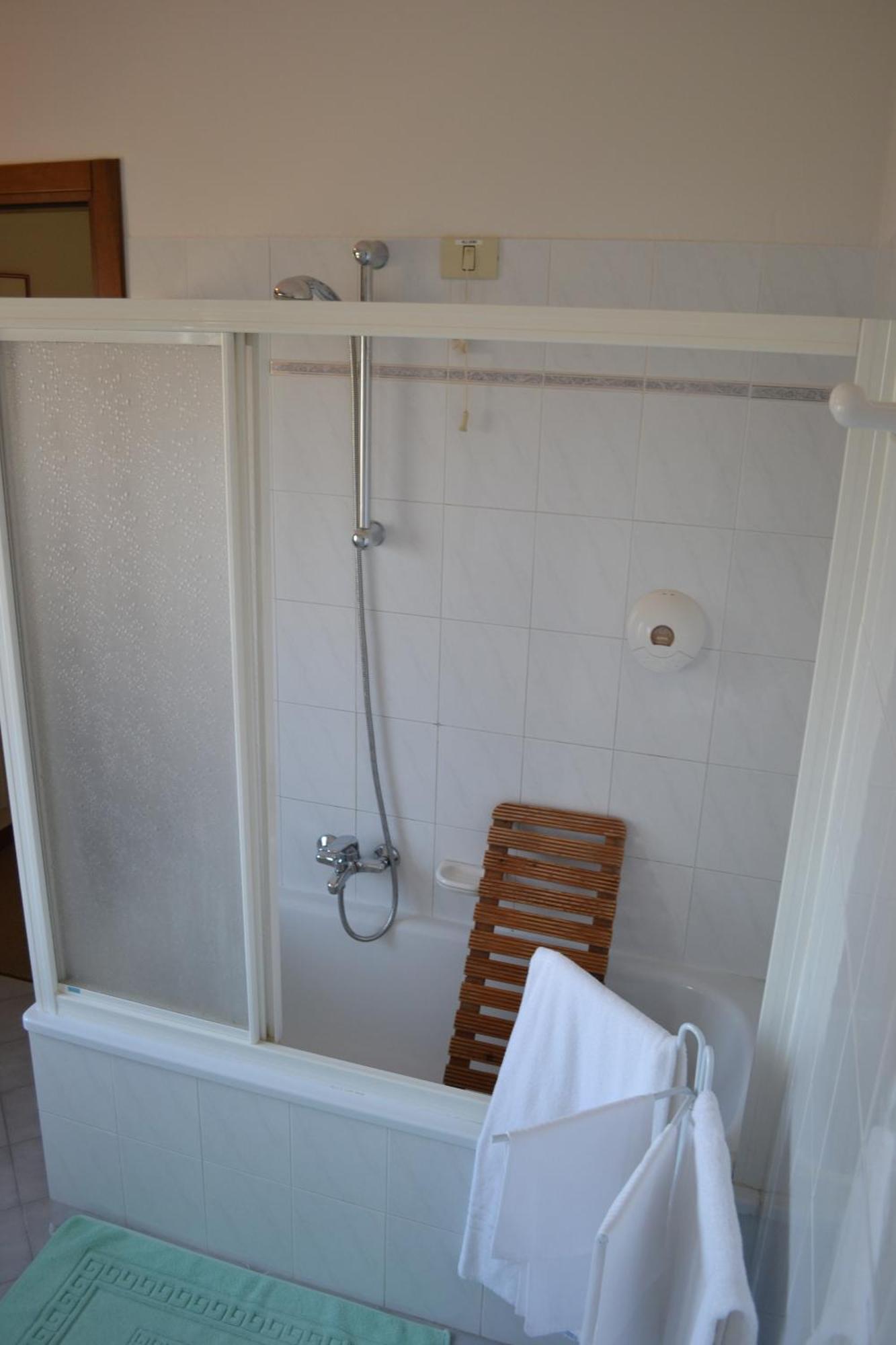Albergo Elena Pianoro Rum bild